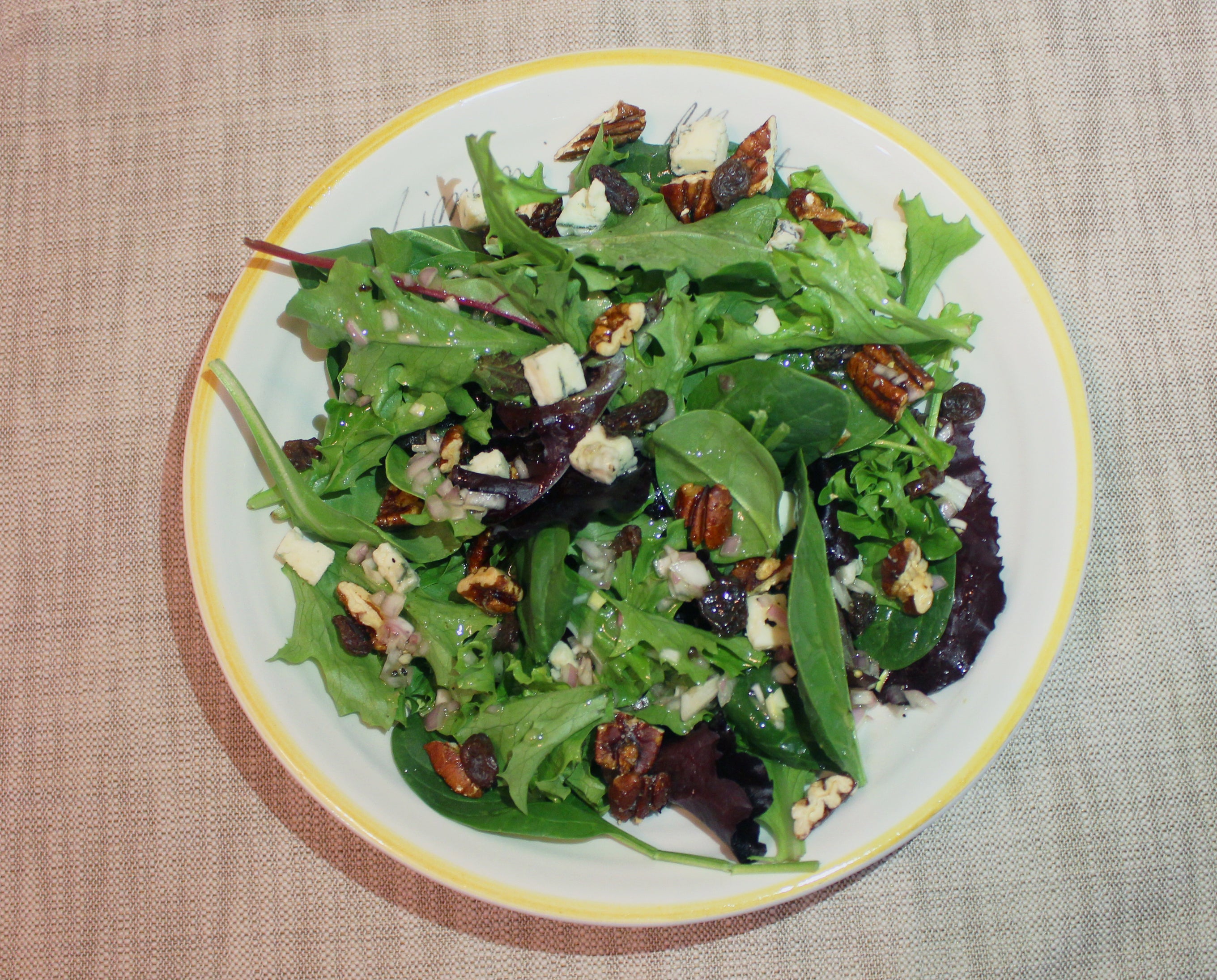 Easy and Delicious Greens Salad Easy and Delicious Greens Salad